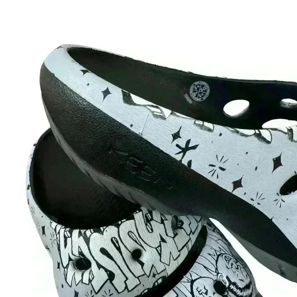 KEEN Men's Yogui Arts Clog US 13 EU 47 EUC light weight GREY graffiti - Picture 8 of 11
